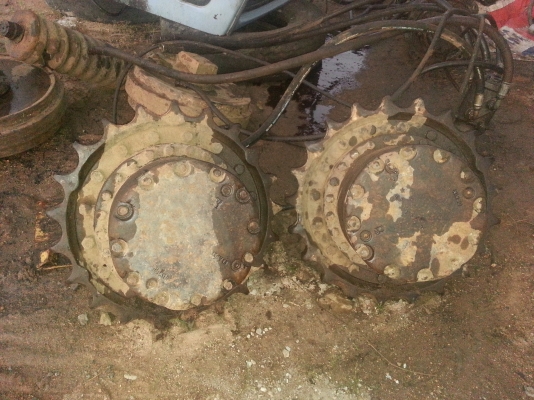 ขายด่วน ตัวเดินHITACHI EX 200-3 คู่ละ 180,000