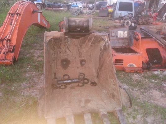 ขายด่วน บูม+อาม กระบอก บุ๊งกี๋ ครบชุด HITACHI EX 200-3