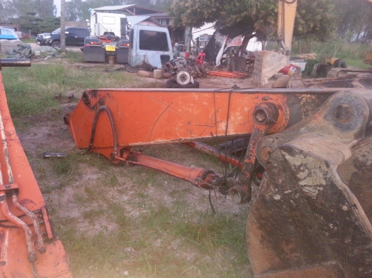 ขายด่วน บูม+อาม กระบอก บุ๊งกี๋ ครบชุด HITACHI EX 200-3