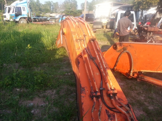 ขายด่วน บูม+อาม กระบอก บุ๊งกี๋ ครบชุด HITACHI EX 200-3