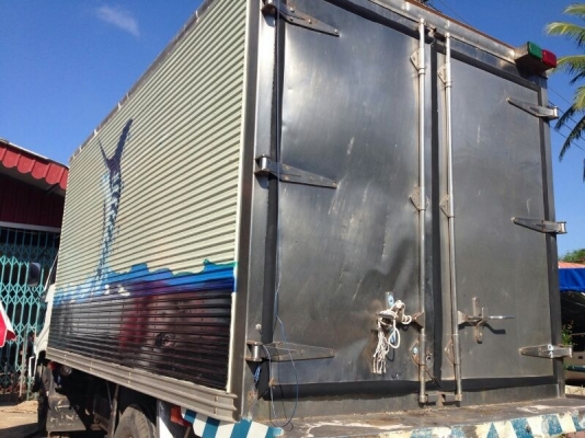 รถฮีโน่ 6 ล้อ ตู้เย็น  117 แรงม้า.  สนใจติดต่อ 081 - 6079515