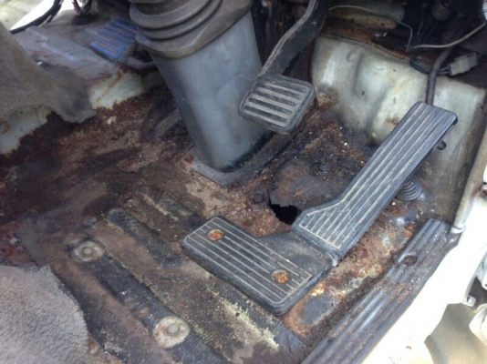 รถฮีโน่ 6 ล้อ ตู้เย็น  117 แรงม้า.  สนใจติดต่อ 081 - 6079515