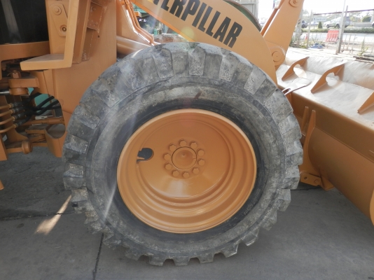 รถตักล้อยางCATERPILLAR 910F เก่านอกใช้งาน(11112ช.ม)