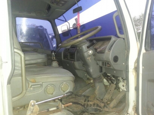 รถมิตซู  10  ล้อ  240 แรงม้า ปี 49  ( ขายหัว / คัชซี )  ( มีขาย 2 คัน. )     สนใจติดต่อ  081 - 6079515