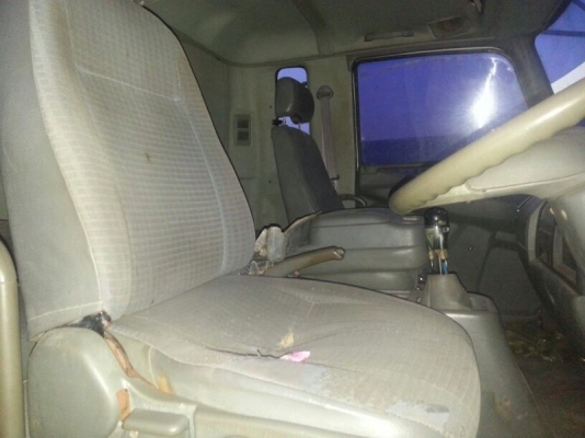 รถมิตซู  10  ล้อ  240 แรงม้า ปี 49  ( ขายหัว / คัชซี )  ( มีขาย 2 คัน. )     สนใจติดต่อ  081 - 6079515