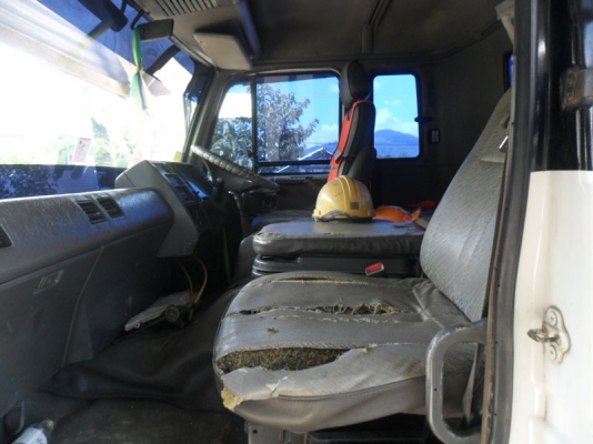 Nissan UD 350 แรง 2 เพลา ติดเครน 5 ตัน ช่วงล่างเต็มพร้อมใช้