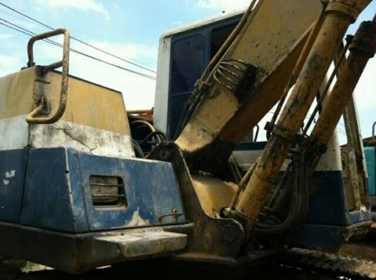 PC100-5 สภาพรถใช้งานประจำอยู่บ่อดิน...สภาพยังดีอยู่.สีไม่สวยแต่ใช้ดี... PC100-5 สภาพรถใช้งานประจำอยู่บ่อดิน...สภาพยังดีอยู่.สีไม่สวยแต่ใช้ดี...