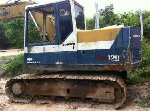 PC100-5 สภาพรถใช้งานประจำอยู่บ่อดิน...สภาพยังดีอยู่.สีไม่สวยแต่ใช้ดี...