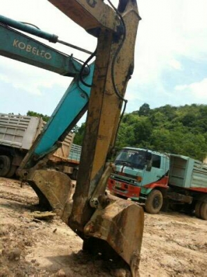 PC100-5 สภาพรถใช้งานประจำอยู่บ่อดิน...สภาพยังดีอยู่.สีไม่สวยแต่ใช้ดี... PC100-5 สภาพรถใช้งานประจำอยู่บ่อดิน...สภาพยังดีอยู่.สีไม่สวยแต่ใช้ดี...