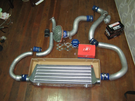 ขายชุด SET TURBO เครื่องเดิม 4A-FE,7A-FE,5A-FE ได้เลย มีทั้งหมด 2 ชุด นะครับ ชุดละ 28500 บาท พร้อมจัดหาอะไหล่ให้ได้คับ 1เขาสเต็นเหล็ดหงายขึ้นบน 2ท่อ INTER ,มีเนียม ทั้งชุด ปากเข้าลิ้นขนาด 3 " นิ้ว 3.โบอ๊อฟวาวล์ blisz ปรับแข็ง หรือ อ่อนได้ 4.Inter ของ