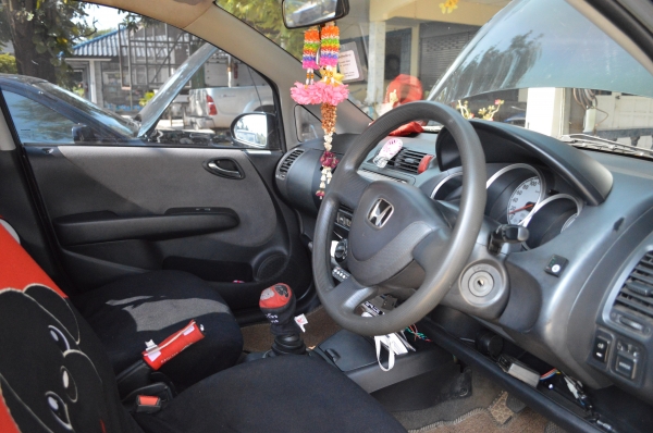 ขายด่วน hondajazz ปี04 ขายด่วน hondajazz ปี04