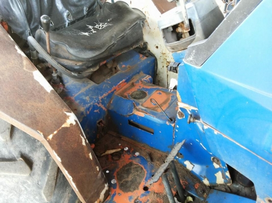 ***ขายแล้วครับขอบคุณ Truck2hand ขายรถไถ2เพลา KUBOTA L1-26 4WD 26แรง เครื่องดีมีหลวมนิดๆ เกียร์ดีแน่นไม่หอนไม่หลุด ระบบไฮฯใช้งานปกติ ปั๊มดี ยางดี พร้อมอุปกรณ์หางพรวน 5 สภาพสวย รถใช้งานปกติ  ครับ ขายตามสภาพ พร้อมใช้ พร้อมลุยงาน ราคาต่อรองได้เด้อ พี่น้องครับ