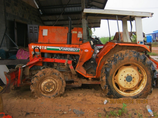 ขายรถไถ 32แรง 175,000 บาท พร้อมอุปกรณ์ (ลงขายใหม่)