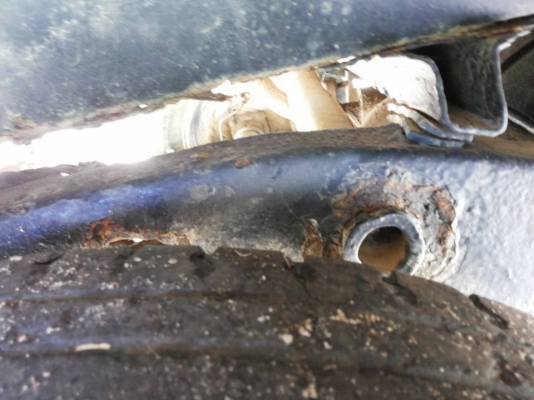 ***ขายแล้วครับขอบคุณ Truck2hand ขายตัดตามสภาพก่อนเก็บงานครับ กระบะแค็ป ไมตี้เอ็กซ์ 2.5 โป่งหลังแท้ ปี38/95 เครื่องเดิมเกียร์เดิม เครื่องดี ติดง่าย เกียรฺดีไม่หลุด สีเก็บมาแต่ไม่สวย กระจกหมุนไม่ได้ ช่วงล่างคัสซีไม่สวย มีผุช่วงล้อหลังไปถึงปลาย(ตามรูป) ช่วงก