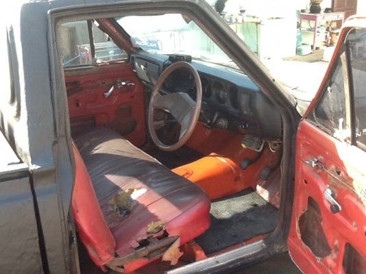 ขายdatsun620 ช้างเหยียบ