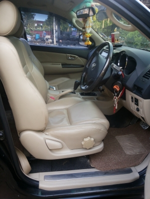 Toyota Fortuner 3.0  4WD เกียร์ออโต้