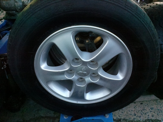 ล้อแม็ก 5 รูพร้อมยาง