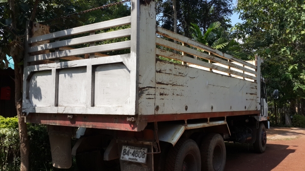 ขายด่วนไอ้หลงสองเพลาดั้มสิบสปีด FN527MA  195แรงสภาพพร้อมใช้โทร0801515451