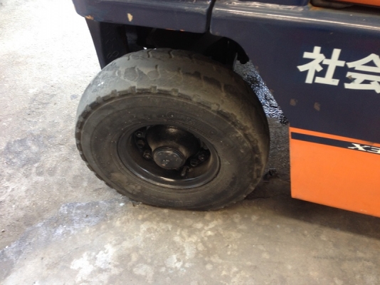 ขายรถยกโตโยต้า TOYOTA 5FD20 ขนาด 2 ตัน เสาสูง 4 เมตร เครื่องดีเซล 951 ชั่วโมง (007) ขายรถยกโตโยต้า TOYOTA 5FD20 ขนาด 2 ตัน เสาสูง 4 เมตร เครื่องดีเซล 951 ชั่วโมง (007)