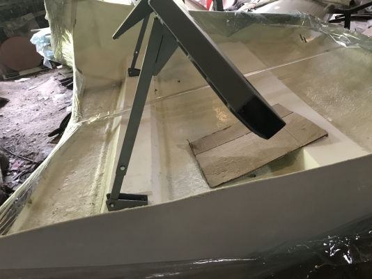 ขายหมวกลู่ลมพร้อมโครงเหล็ก   สเกิร์ตข้างชุดแต่งVOLVO FM12-F l และSCRANNIA R50