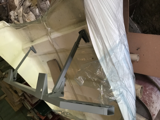 ขายหมวกลู่ลมพร้อมโครงเหล็ก   สเกิร์ตข้างชุดแต่งVOLVO FM12-F l และSCRANNIA R50