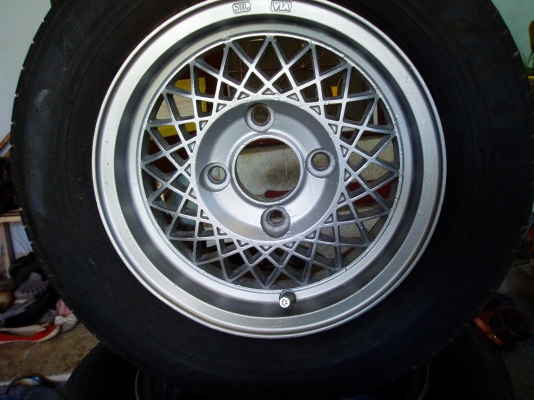 ขายล้อแม็กขอบ13 ขับหลัง4วงพร้อมยาง5000บาท