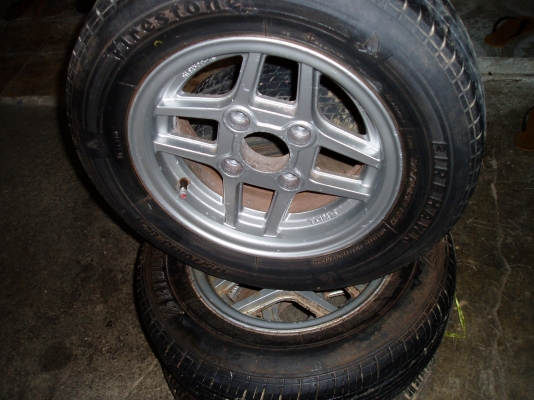 ขายล้อแม็กขอบ13 ขับหลัง4วงแถมยางให้ครับ