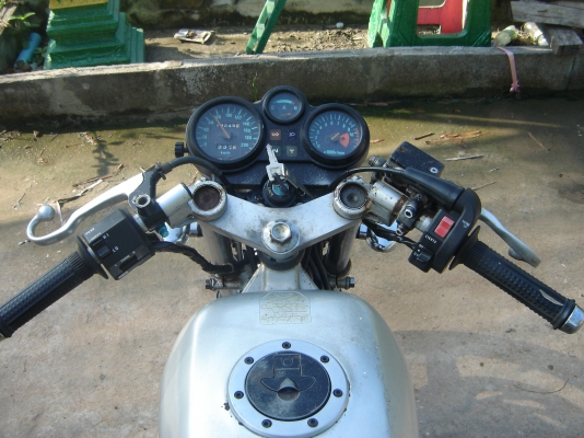 ขาย Victor M เสื้อทอง