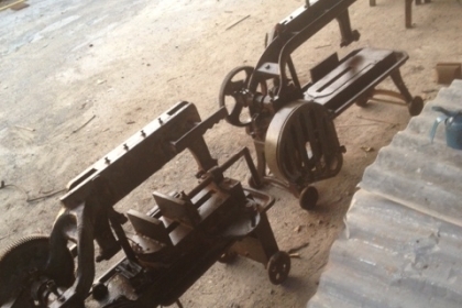 ขายเหมาเครื่องเลื่อยขายเหมาเครื่องเลื่อย 2 ตัวไม่มีมอเตอร์ครับสภาพตามรูปครับเนื้อเหล็กดีครับ หนักมากครับรุ่นนี้  ราคานี้คุ้มครับ