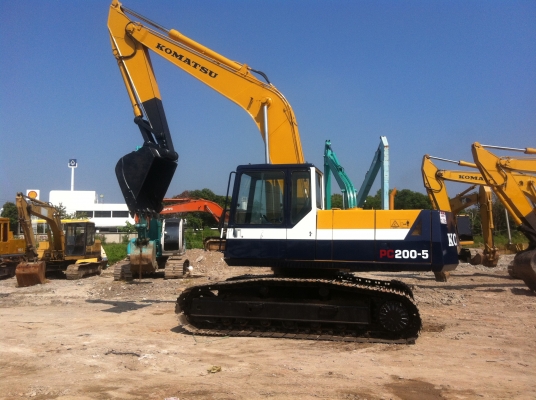 ขายรถแมคโครPC200-5 ไฟฟ้าครบ โซ่ใหม่ เอกสารเล่มทะเบียน สภาพพร้อมใช้ สนใจติดต่อ บอย 085-156-2314