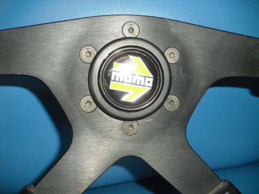 ขายพวงมาลัย momo แท้ made in italy สภาพสวย เส้นผ่าศูนย์กลาง15" ใส่ได้ทั้งรถเก่ง รถกะบะ