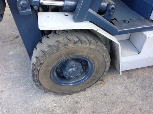 ขายรถยกโคมัตสุ KOMATSU FD25-11 ขนาด 2.5 ตัน เครื่องดีเซล เสาสูง 4 เมตร (013)