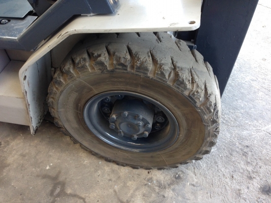 ขายรถยกโคมัตสุ KOMATSU FD25-11 ขนาด 2.5 ตัน เครื่องดีเซล เสาสูง 4 เมตร (013)