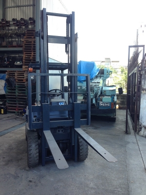 ขายรถยกโคมัตสุ KOMATSU FD25-11 ขนาด 2.5 ตัน เครื่องดีเซล เสาสูง 4 เมตร (013)