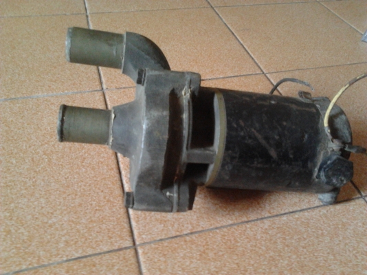 ขายปั๊มน้ำสำหรับรถแต่งหม้อน้ำอยู่หลัง