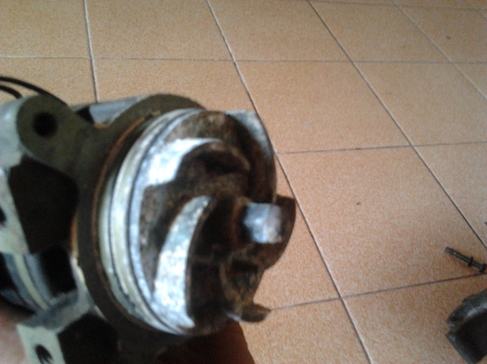 ขายปั๊มน้ำสำหรับรถแต่งหม้อน้ำอยู่หลัง