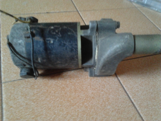 ขายปั๊มน้ำสำหรับรถแต่งหม้อน้ำอยู่หลัง