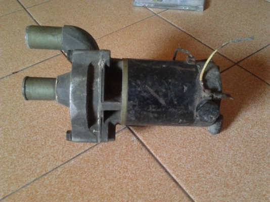 ขายปั๊มน้ำสำหรับรถแต่งหม้อน้ำอยู่หลัง