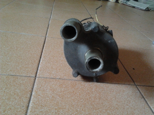 ขายปั๊มน้ำสำหรับรถแต่งหม้อน้ำอยู่หลัง