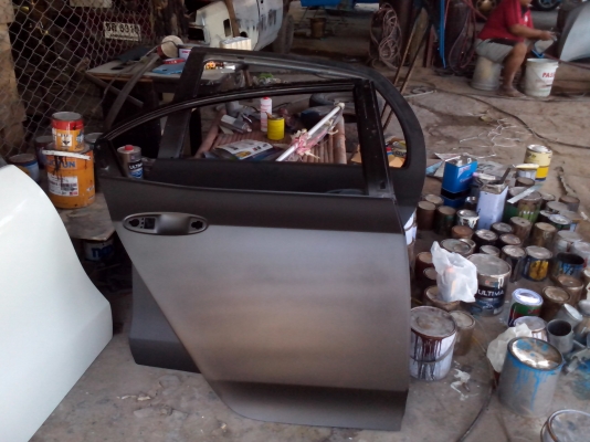 ขายประตูรถเก๋งมีหลายรุ่น