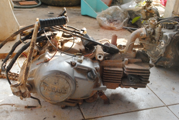 ขายเครื่องยามาฮ่าเรนโบว์ สตาร์ทมือ พร้อมอุปกรณ์ ราคา 2700 บาท