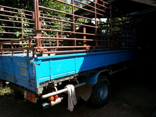 ขาย6ล้อราคาเบาๆ ISUZU TLD วางเครื่องCANTER 90HP D4ANK (ใบคุม) เครื่องแน่นแรงดี เกียร์สั้น(เกียร์สาย) ช่วงล่างเดิม คัสซีดี มีบวมข้างในบ้าง วางเหล็กเสริม บน-ล่างแข็งแรง ยางสวย6เส้น กระบะพื้นไม้คอกเหล็กสภาพสวย พื้นไม่ผุ ฝาทึบไม่ผุ สีสันดี
