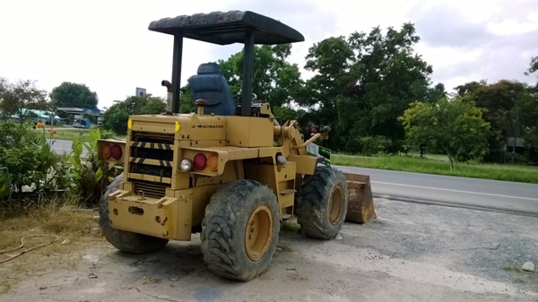 รถตักล้อยาง ยี่ห้อ KOMATSU รุ่น 507 รถตักล้อยาง ยี่ห้อ KOMATSU รุ่น 507