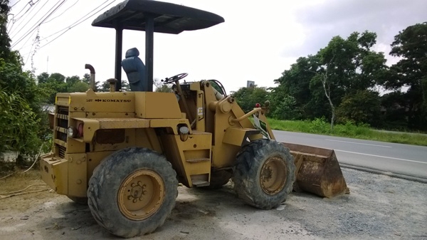 รถตักล้อยาง ยี่ห้อ KOMATSU รุ่น 507 รถตักล้อยาง ยี่ห้อ KOMATSU รุ่น 507