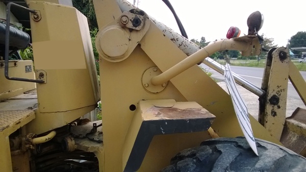 รถตักล้อยาง ยี่ห้อ KOMATSU รุ่น 507 รถตักล้อยาง ยี่ห้อ KOMATSU รุ่น 507