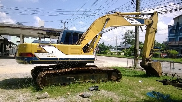 รถแบคโฮ ยี่ห้อ KOBELCO รุ่น SK200 MARK 3