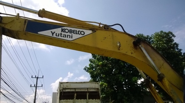 รถแบคโฮ ยี่ห้อ KOBELCO รุ่น SK200 MARK 3