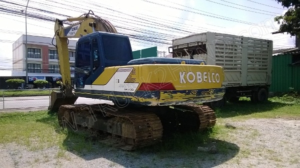 รถแบคโฮ ยี่ห้อ KOBELCO รุ่น SK200 MARK 3