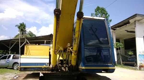 รถแบคโฮ ยี่ห้อ KOBELCO รุ่น SK200 MARK 3