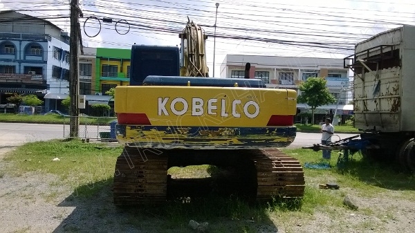 รถแบคโฮ ยี่ห้อ KOBELCO รุ่น SK200 MARK 3